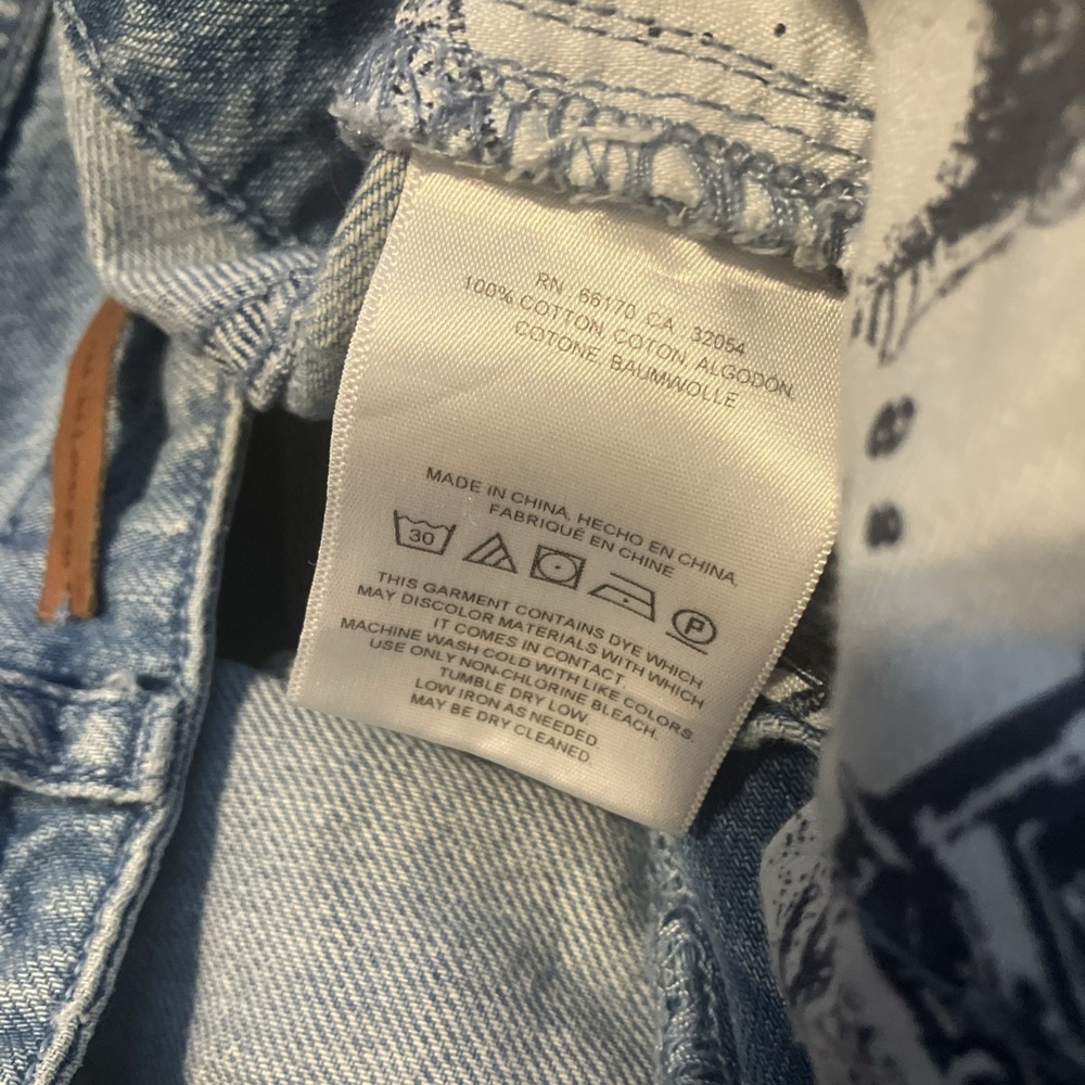 Women's Two-Tone Light Blue Cropped Jeans - Picture 7 of 10